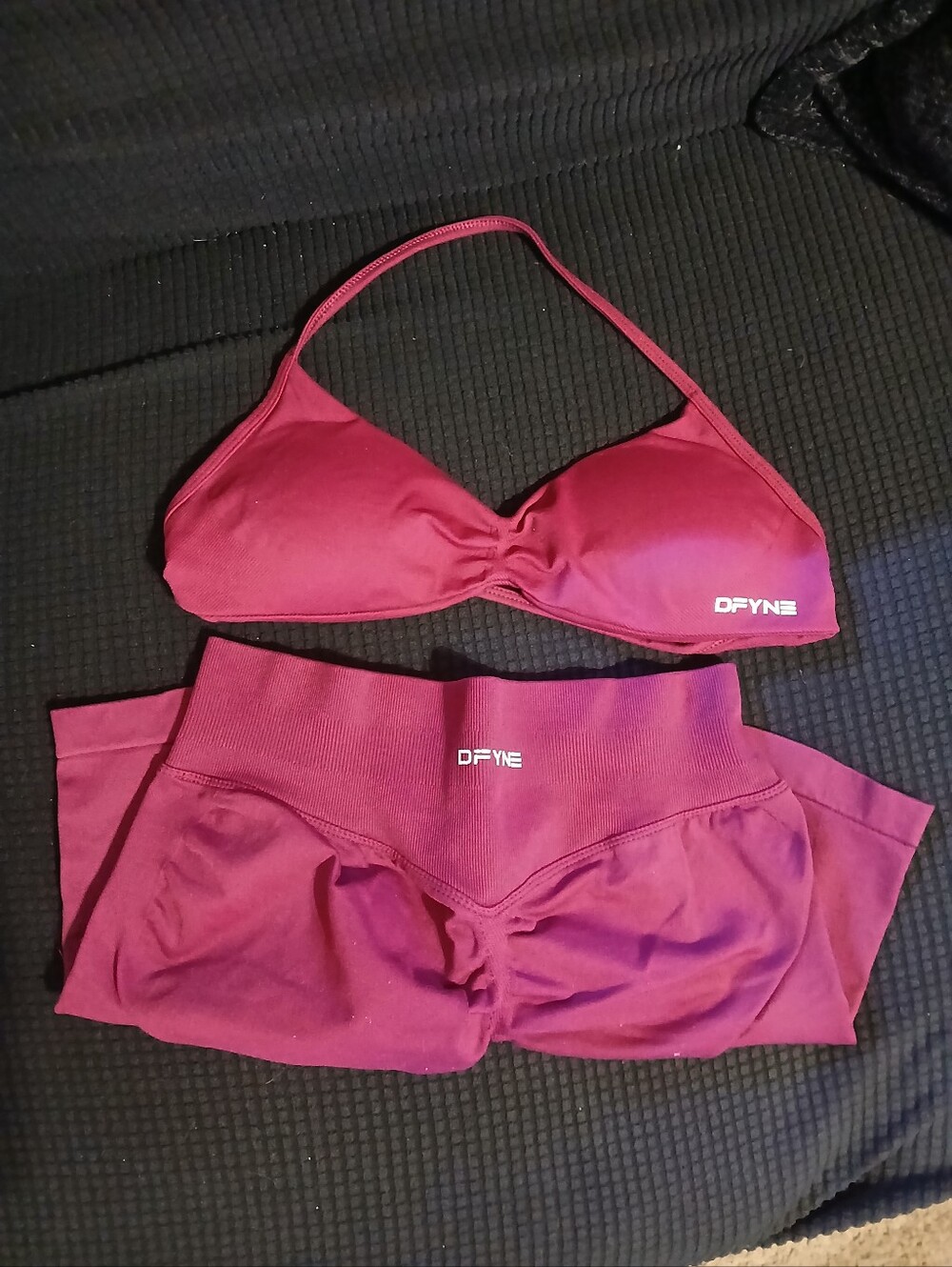 DFYNE Seamless Sports Bra Set in Wine and Gray - Picture 3 of 3